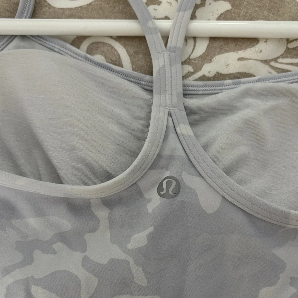 lululemon athletica Power Y Gray Camo Tank Top Size 4 - Picture 3 of 5